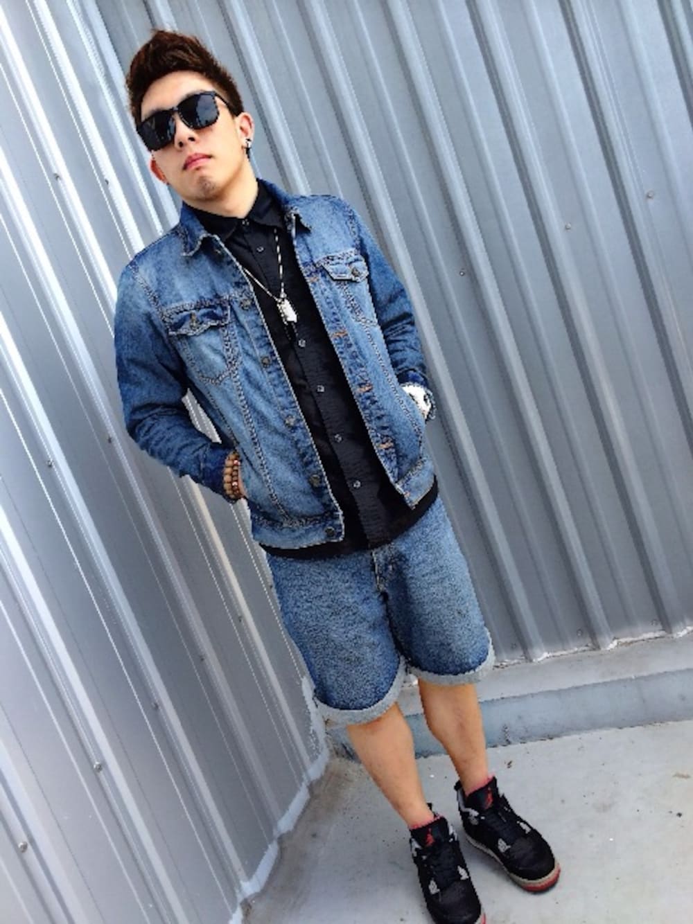 「Taiwan、G-SHOCK、street、AIR JORDAN、asos、AJ4、Pull&Bear、esprit、kaohsiung、Tribal Crew」｜「PULL&BEARのアイテム（デニムジャケット、ブルー系）」を使った、Sun kaikaiさん（メンズ・170cm）の夏コーディネートの1枚目の写真