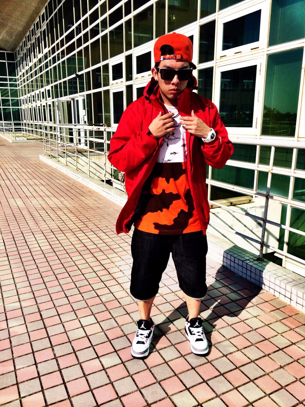 「THE NORTH FACE、GORE-TEX、9FIVE、AIR JORDAN、Afire、Tribal Crew、dance、HIPHOP、10deep、G-SHOCK」｜「THE NORTH FACEのThe north face gore-tex 外層風衣（トレンチコート、レッド系）」を使った、Sun kaikaiさん（メンズ・170cm）の秋コーディネートの1枚目の写真