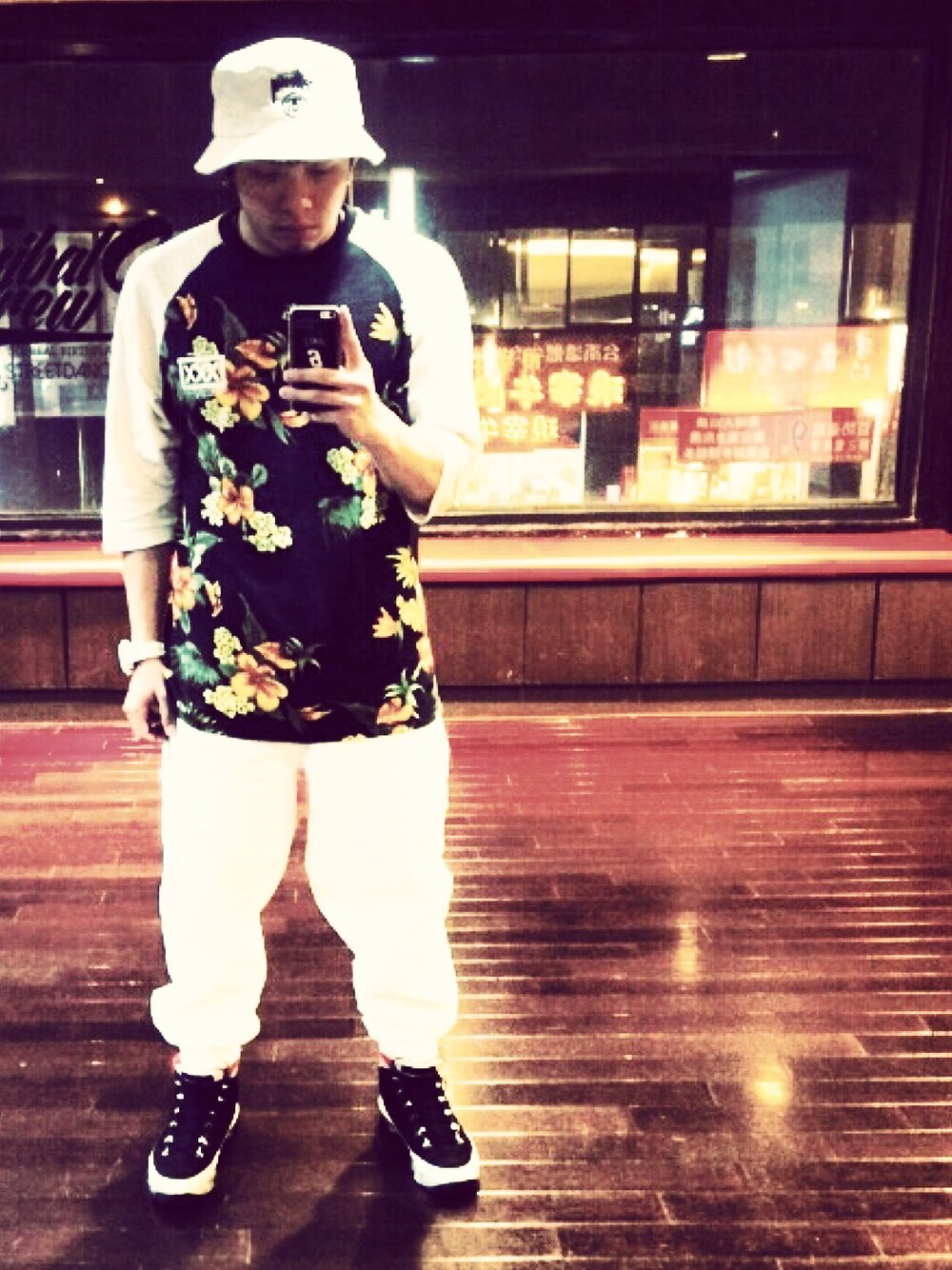 「10deep、AIR JORDAN、gshock、stussy、dance、HIPHOP、UNIQLO、street、Tribal Crew」｜「10Deepのアイテム（Tシャツ/カットソー、その他）」を使った、Sun kaikaiさん（メンズ・170cm）の冬コーディネートの1枚目の写真