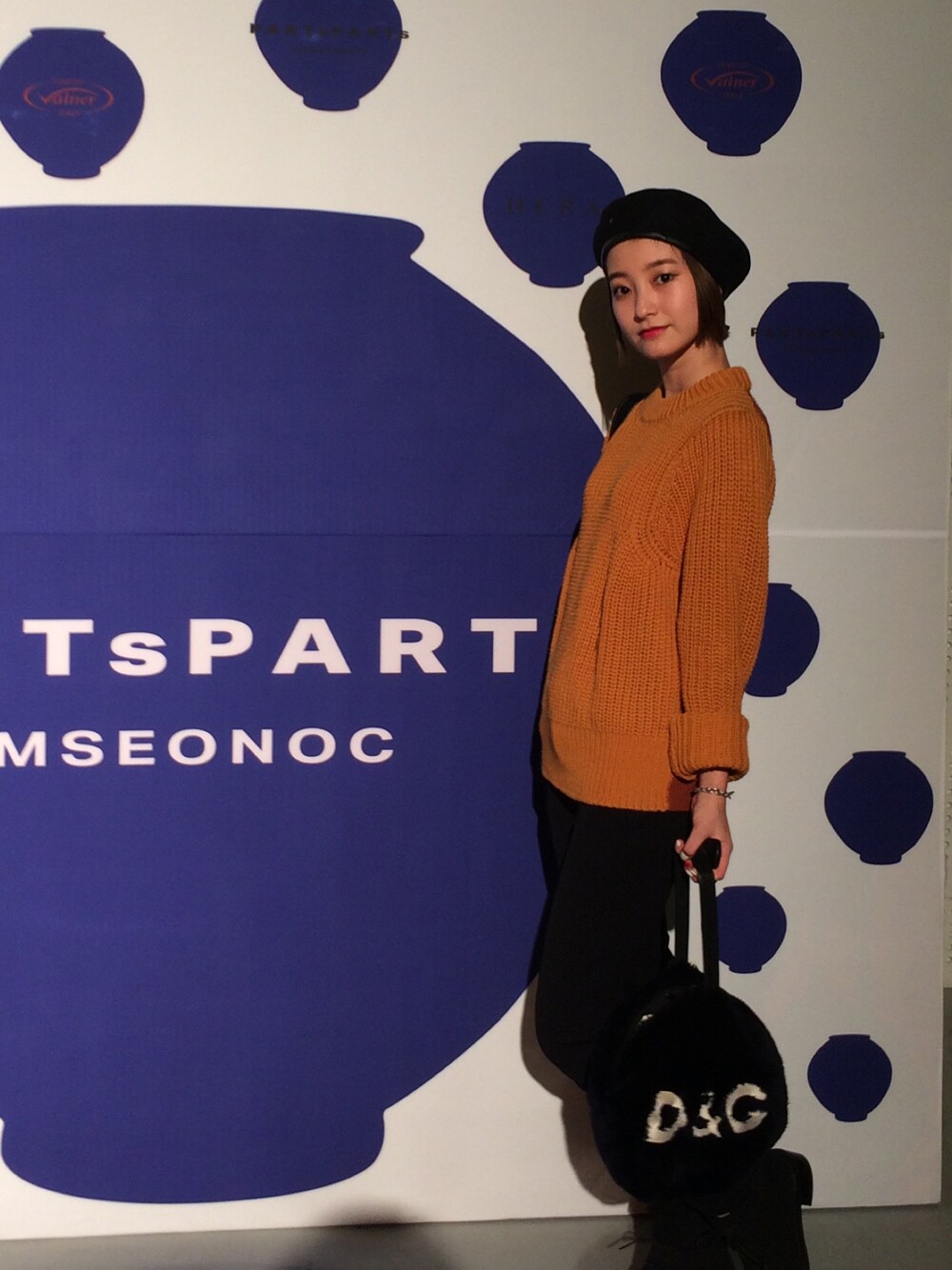「seoul、seoulfashionweek、ootd、sonia rykiel、PRADA、DOLCE&GABBANA、卑弥呼、tiffany&co」｜「SONIA RYKIELのアイテム（ニット/セーター、イエロー系）」を使った、NAOさん（レディース・161cm）の秋コーディネートの1枚目の写真