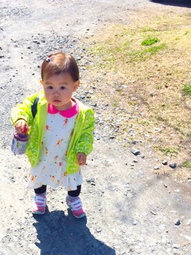 「babygap」｜「アイテム（ナイロンジャケット）」を使った、acoricoさん（キッズ・80cm）の春コーディネート