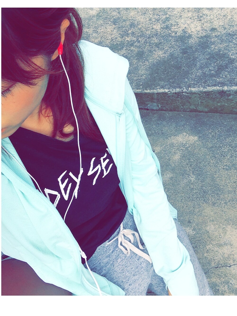 「UNIQLO、GU、New Balance」｜「GUのアイテム（Tシャツ/カットソー、ブラック系）」を使った、manamiさん（レディース・147cm）の夏コーディネートの1枚目の写真