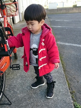 「petit main（プティマイン）のアイテム（ダッフルコート）」を使った、yotticuriさん（キッズ・90cm）の冬コーディネート