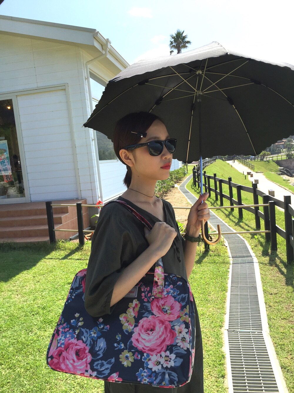 「Cath Kidstonのアイテム（トートバッグ、グレー系）」を使った、Kakoさん（レディース・164cm）の秋コーディネートの1枚目の写真