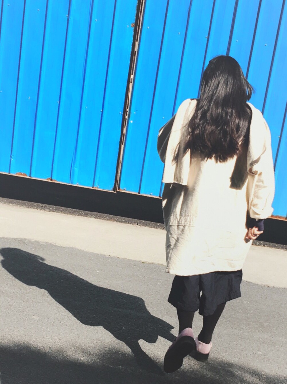 「COMME des GARCONSのアイテム（パンツ、ブラック系）」を使った、Aliceさん（レディース・170cm）の冬コーディネートの1枚目の写真