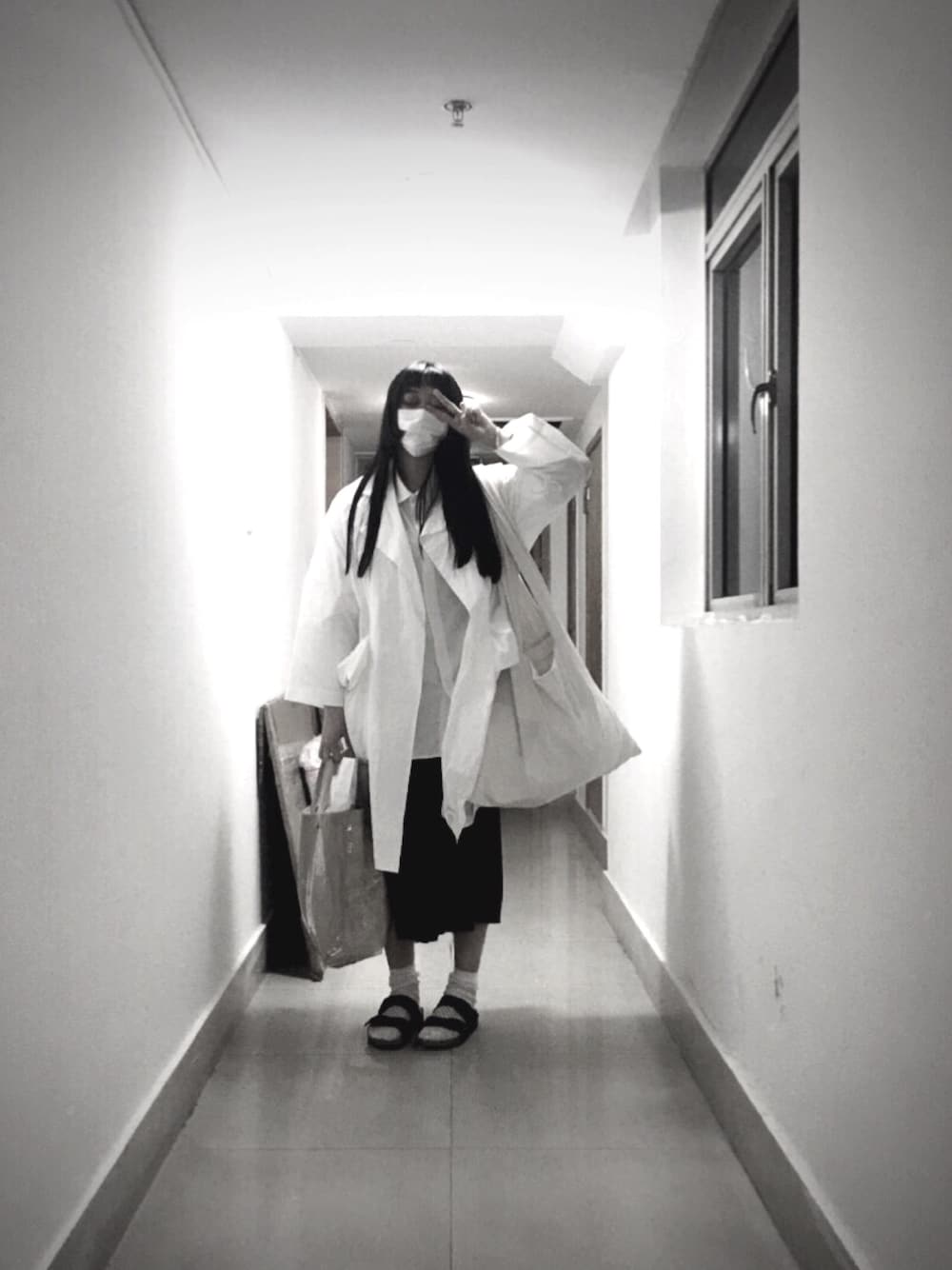 「monomaniaのアイテム（ジャケット/アウター、ホワイト系）」を使った、Aliceさん（レディース・170cm）の春コーディネートの1枚目の写真