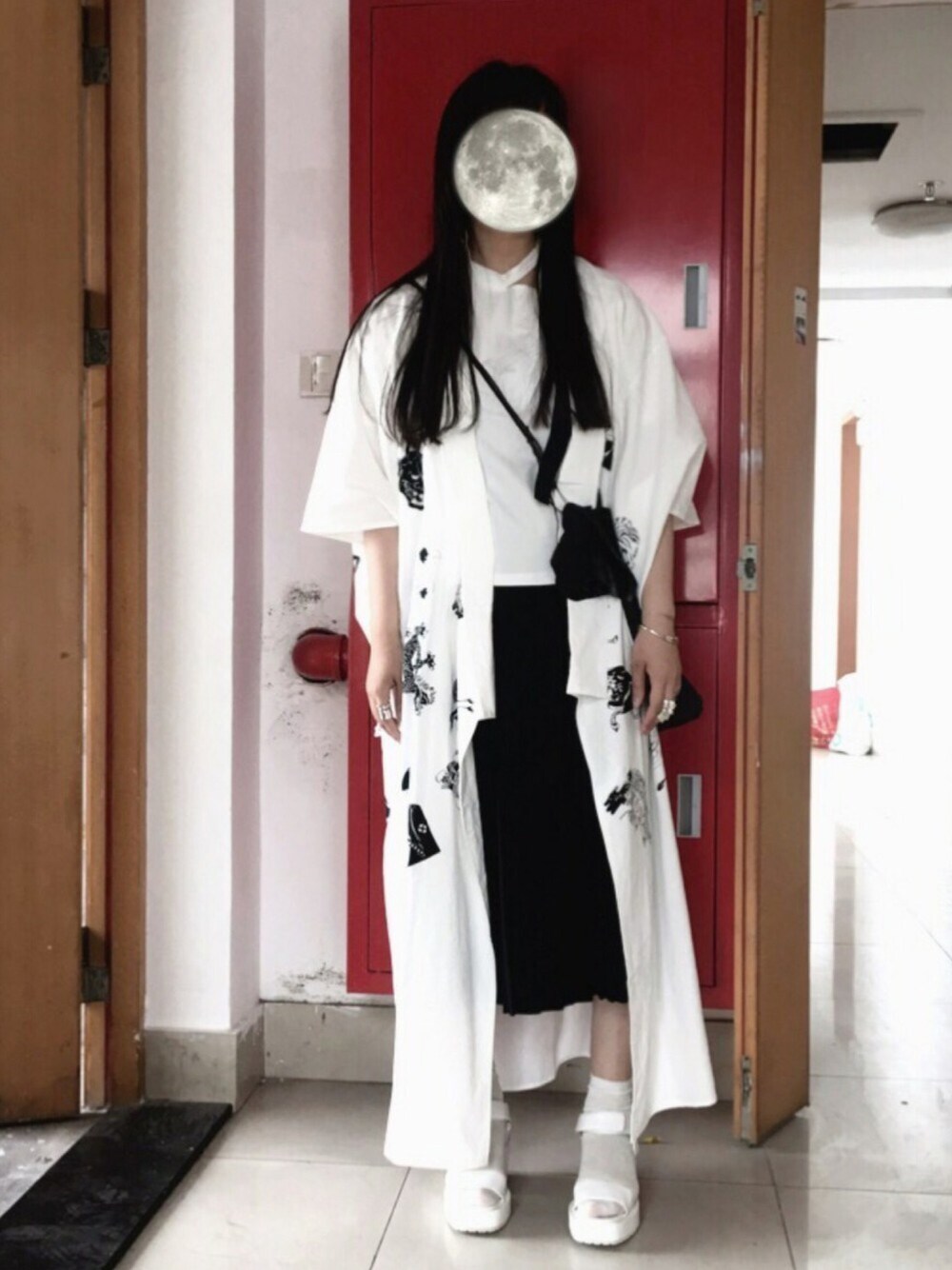 「IKUMIのアイテム（ジャケット/アウター、ホワイト系）」を使った、Aliceさん（レディース・170cm）の春コーディネートの1枚目の写真