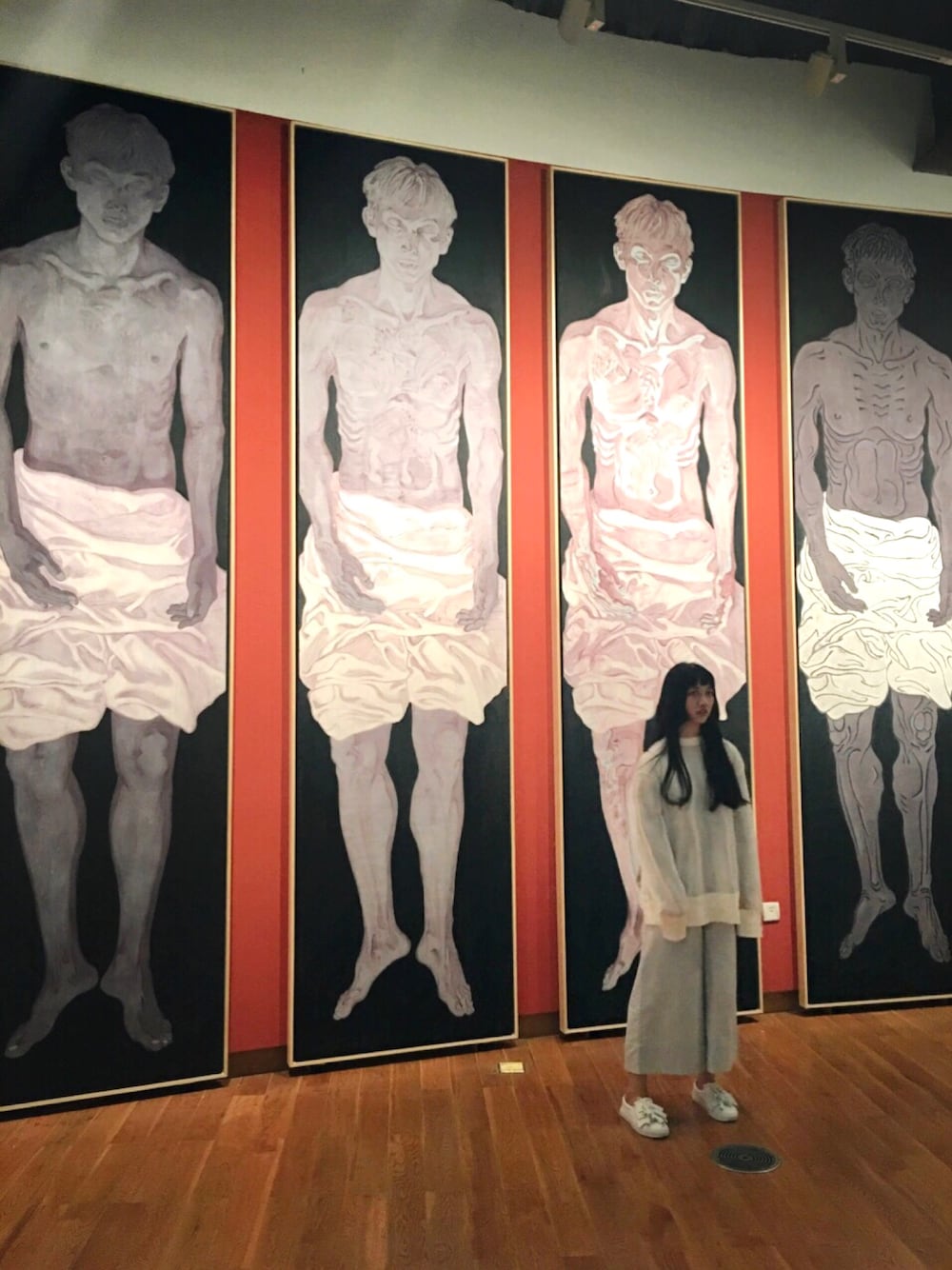 「Crispのアイテム（パンツ、ブルー系）」を使った、Aliceさん（レディース・170cm）の春コーディネートの1枚目の写真