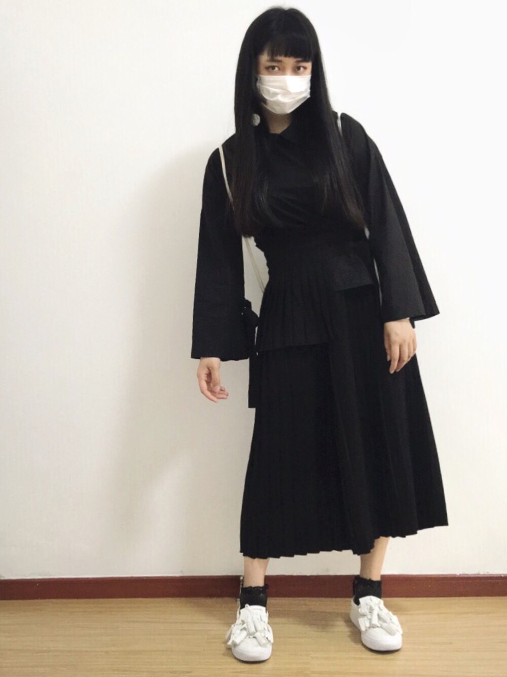 「monomaniaのアイテム（スカート、ブラック系）」を使った、Aliceさん（レディース・170cm）の夏コーディネートの1枚目の写真