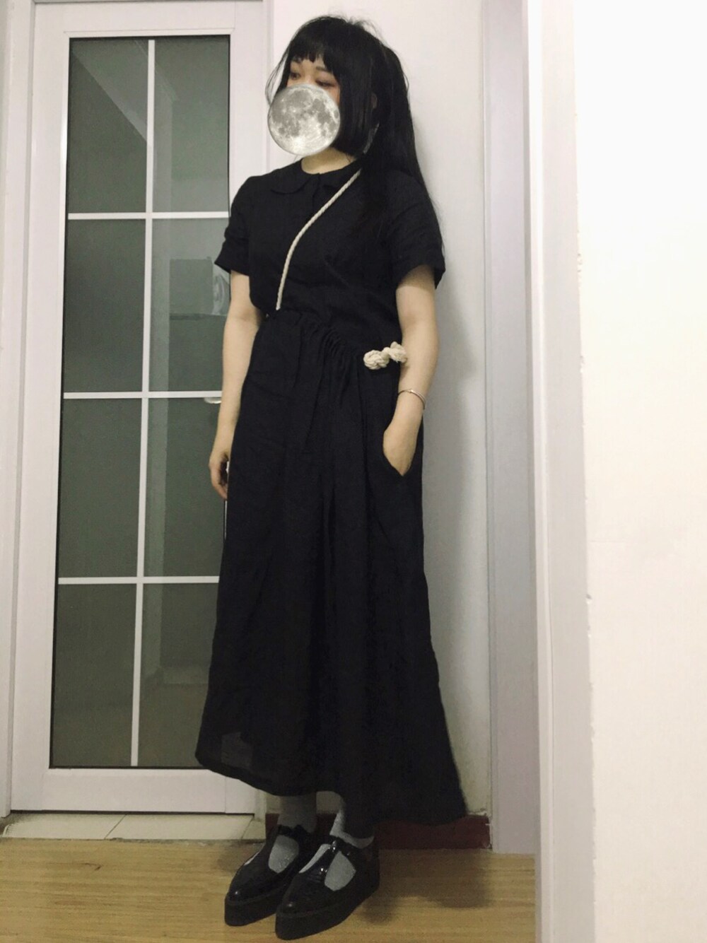 「COSのアイテム（ソックス/靴下、グレー系）」を使った、Aliceさん（レディース・170cm）の夏コーディネートの1枚目の写真