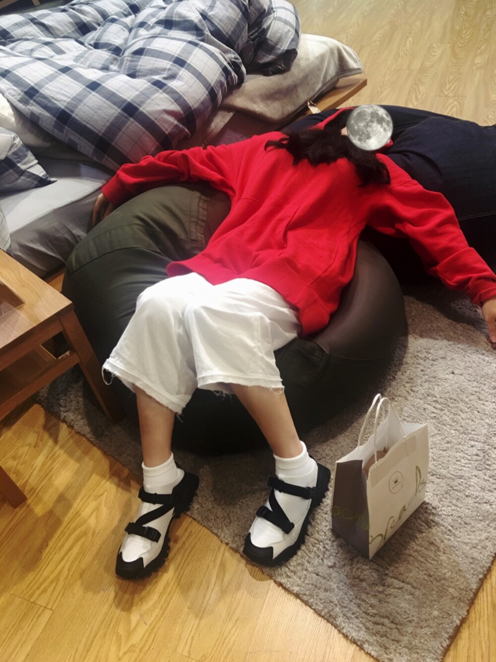 「bonumのアイテム（その他パンツ、ホワイト系）」を使った、Aliceさん（レディース・170cm）の秋コーディネートの1枚目の写真