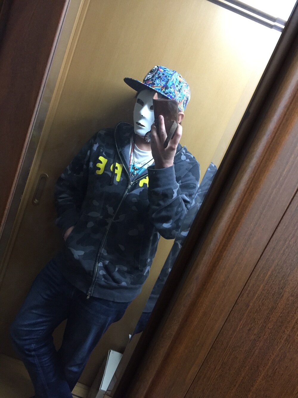 「ミシカ、A BATHING APE、帽子くん」｜「A BATHING APEのアイテム（トップス、ブラック系）」を使った、かずかずさん（メンズ・173cm）の秋コーディネートの1枚目の写真