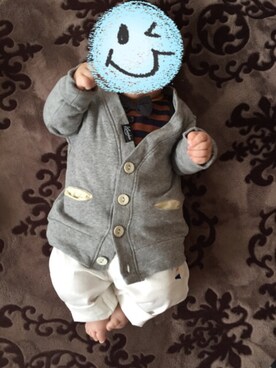 「kuranbonのアイテム（カーディガン/ボレロ、グレー系）」を使った、arinceさん（キッズ・80cm）の冬コーディネート