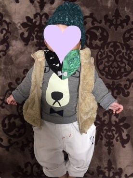 「Handmade（ハンドメイド）のアイテム（スタイ/よだれかけ、グリーン系）」を使った、arinceさん（キッズ・80cm）の冬コーディネート