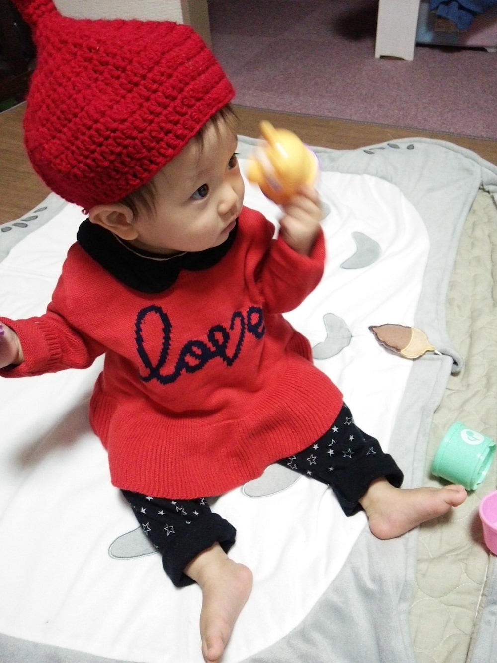 「どんぐり帽、０歳、女の子、11ヵ月、痩せてる、ベビー、星」｜「Handmadeのアイテム（帽子、レッド系）」を使った、nenecoさん（キッズ・70cm）の秋コーディネートの1枚目の写真