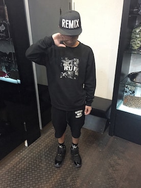 「PROVIDERのアイテム（パンツ）」を使った、蔡易呈さん（メンズ・176cm）の秋コーディネート