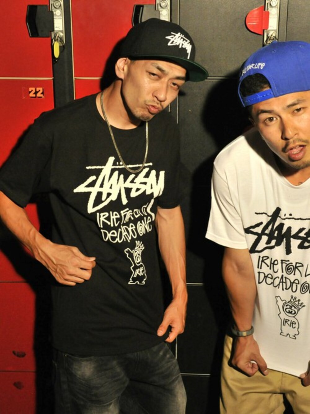 「stussy、T-SHIRT、Irie 」｜「IRIE LIFEのDECADE ONE TEE（Tシャツ/カットソー、ホワイト系）」を使った、ラガチャイナさん（メンズ・170cm）の冬コーディネートの1枚目の写真