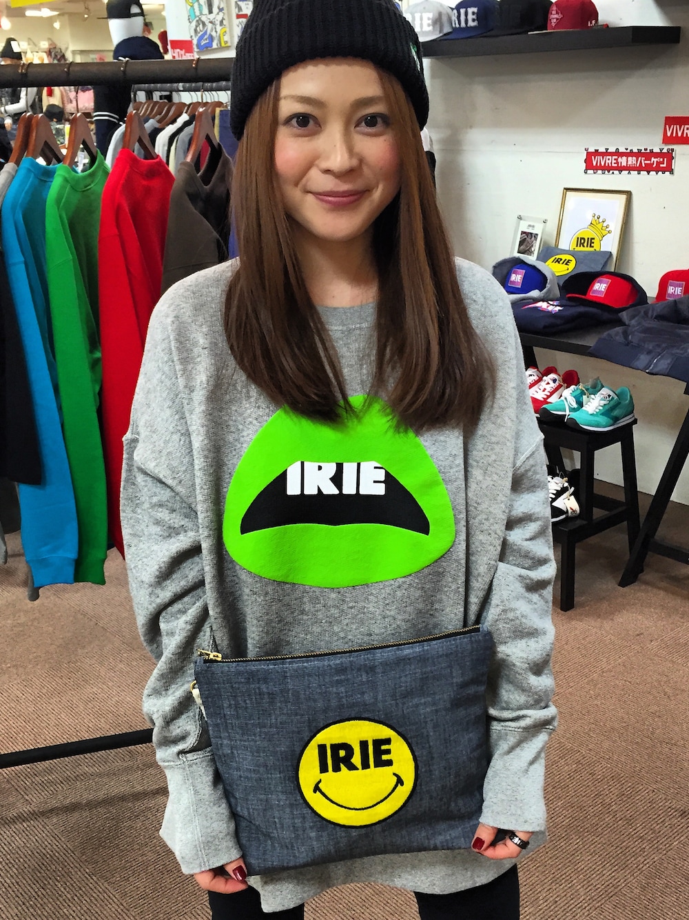 「IRIE by Irielife、BAYLINKSTORE、 RAGGACHINA」｜「IRIEのIRIE LIP LADYS SWEAT CREW（スウェット、その他）」を使った、ラガチャイナさん（レディース・150cm）の冬コーディネートの1枚目の写真
