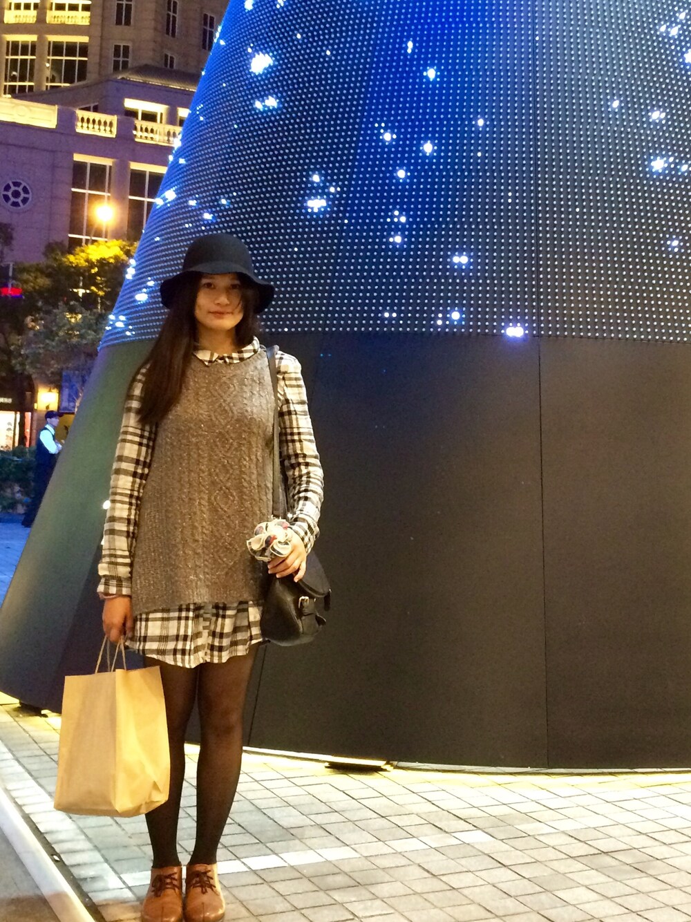 「PAZZO、preppy、girl、WOMEN、lookbook、dress、checked、sweet、smile、outfit」｜「PAZZOのアイテム（その他トップス、グレー系）」を使った、Swing-ds Liさん（レディース・162cm）の冬コーディネートの1枚目の写真