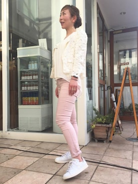 「ピアス」｜「アイテム（スニーカー）」を使った、acoさん（レディース・158cm）の春コーディネート