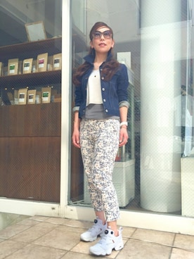 「ピアス」｜「アイテム（スニーカー）」を使った、acoさん（レディース・158cm）の春コーディネート