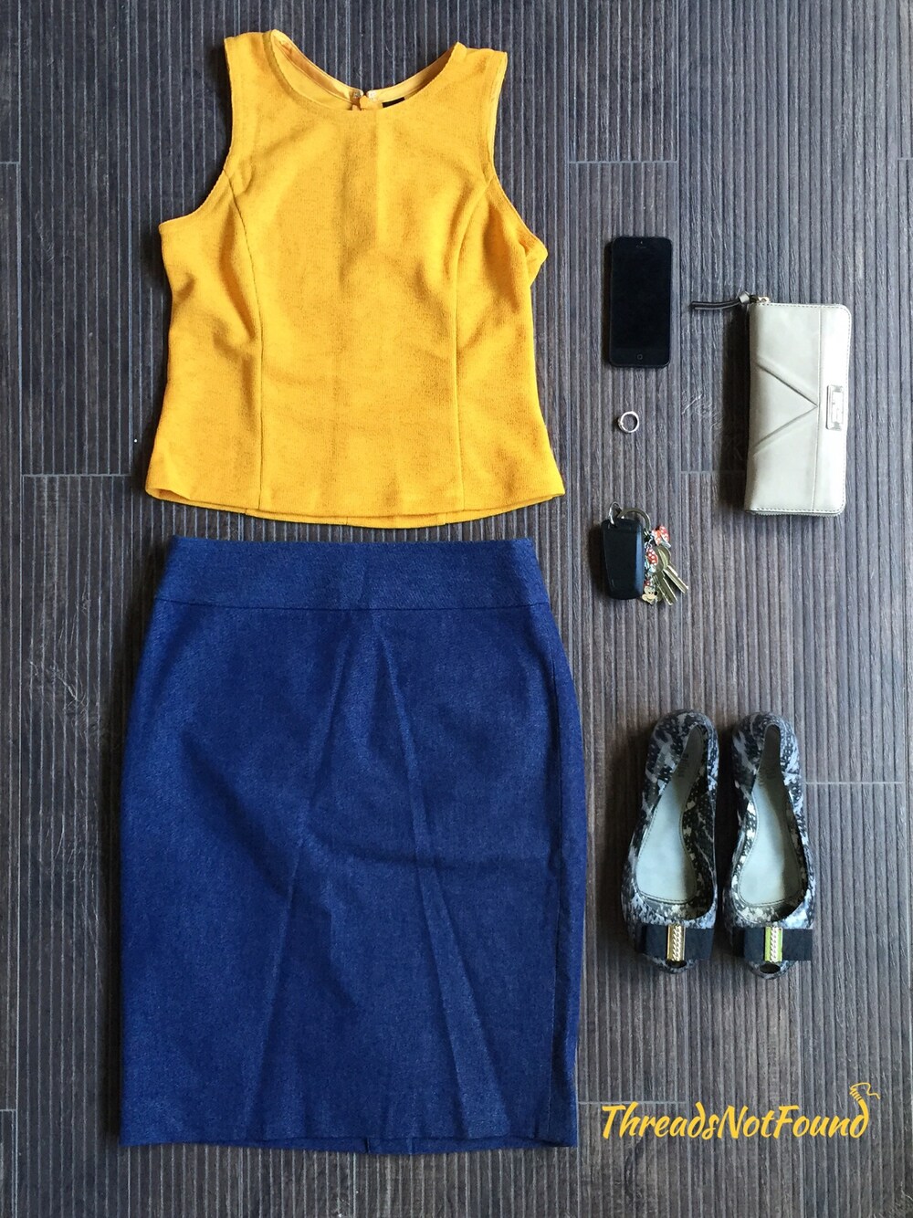 「denim、skirt、casual」｜「Banana Republicのアイテム（デニムスカート、ブルー系）」を使った、ThreadsNotFoundさん（レディース・160cm）の冬コーディネートの1枚目の写真