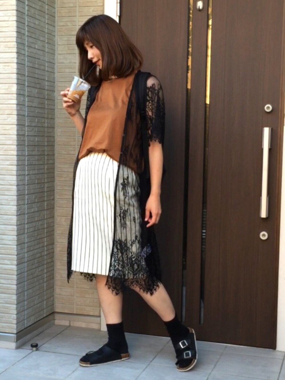 「ドラフトDAZ、dazzlin、タイトスカート、ストライプスカート、コーヒー、GU、earth music&ecology」｜「GUのアイテム（Tシャツ/カットソー、ブラウン系）」を使った、ともぞうでらっくすさん（レディース・167cm）の夏コーディネートの1枚目の写真
