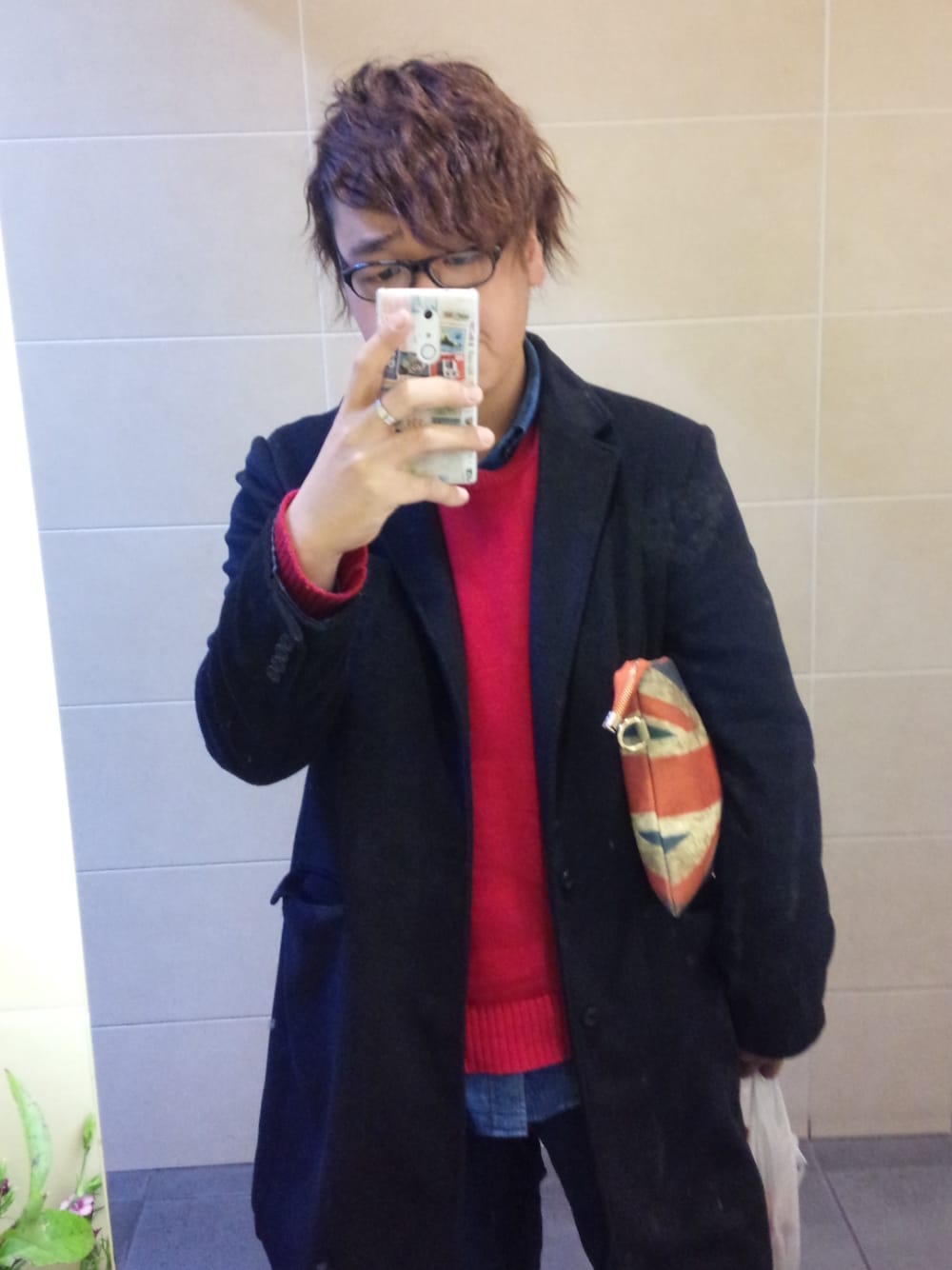 「GAPのアイテム（ニット/セーター、レッド系）」を使った、だいちさん（メンズ・173cm）の春コーディネートの1枚目の写真