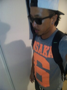 「SuperDry（スーパードライ）のアイテム（Tシャツ/カットソー、グレー系）」を使った、meguruさん（メンズ・177cm）の秋コーディネート