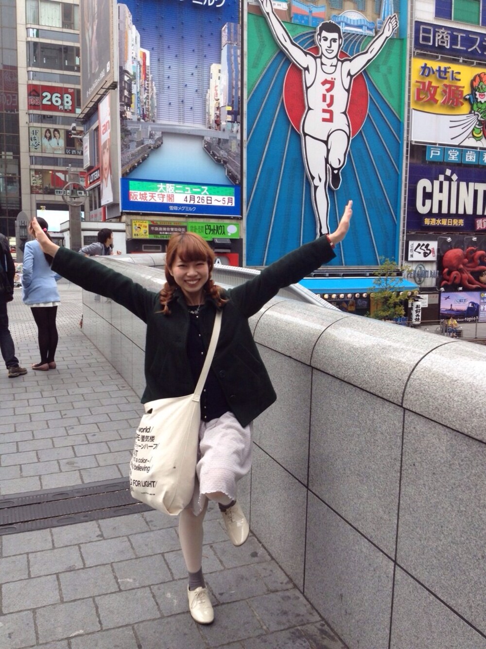 「Kastane、三つ編み、osaka fashion」｜「Kastaneのアイテム（ピーコート、グリーン系）」を使った、かとうしさん（レディース・151cm）の春コーディネートの1枚目の写真