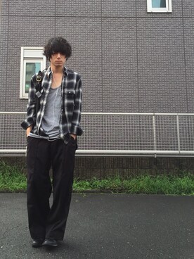 「チェックシャツ」｜「アイテム（タンクトップ）」を使った、勝田 俊介さん（メンズ・164cm・20代）の秋コーディネート