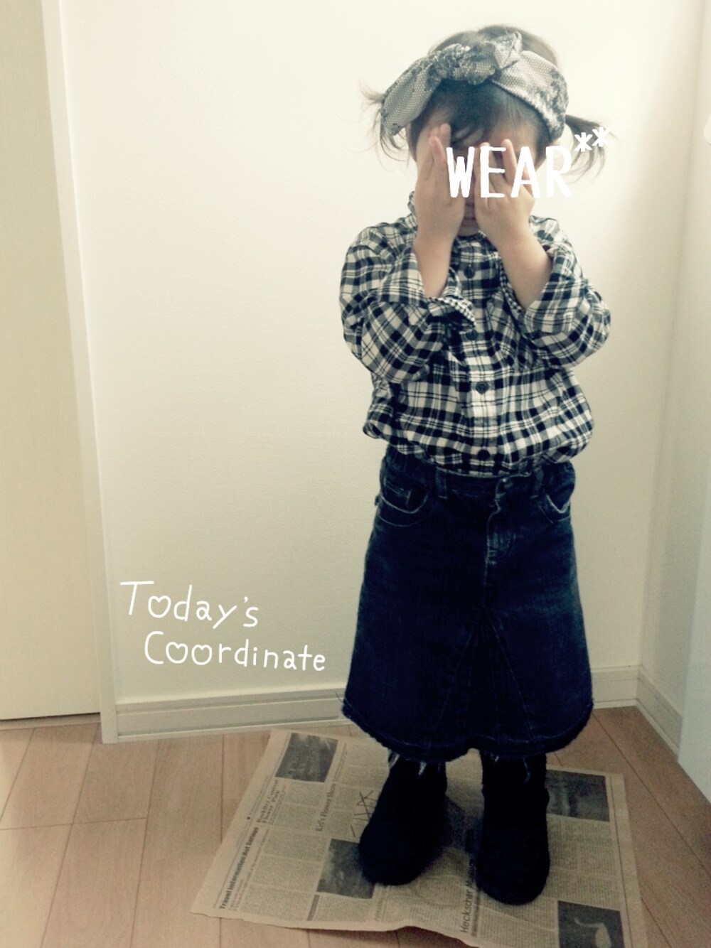 「ヘアバンド、チェックシャツ、ロングスカート、デニムスカート、シープスキン、シャツイン、ウエストイン、ギンガムチェックシャツ」｜「しまむらのアイテム（ブーツ、ブラック系）」を使った、erimomoさん（キッズ・100cm）の秋コーディネートの1枚目の写真