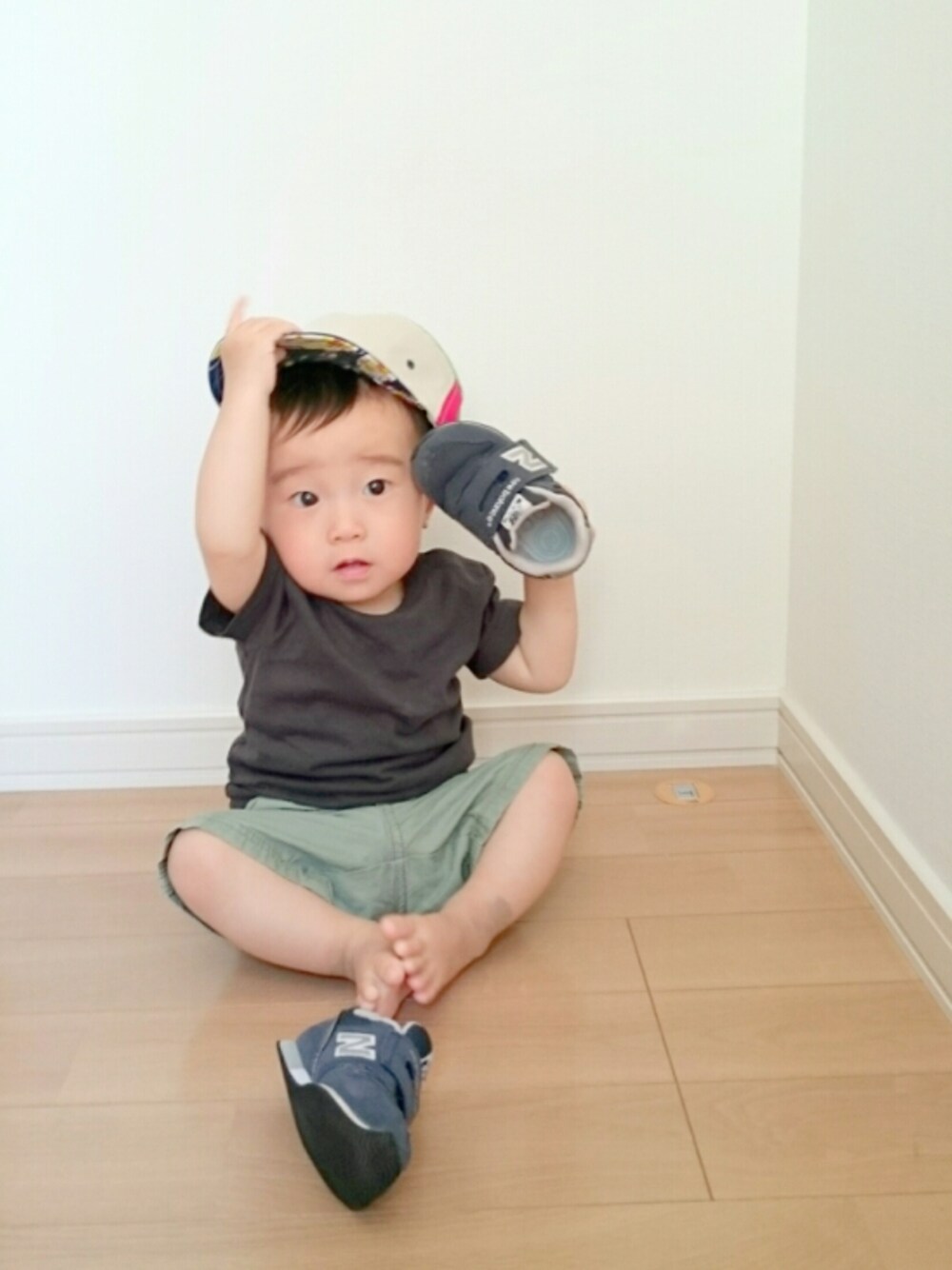 「kids、キッズコーデ、キッズファッション、男の子、おとこのこ、1歳、リバーシブル、ニューバランス、困り顔」｜「NEW BALANCEのFS996（スニーカー、ブルー系）」を使った、erimomoさん（キッズ・110cm）の夏コーディネートの1枚目の写真