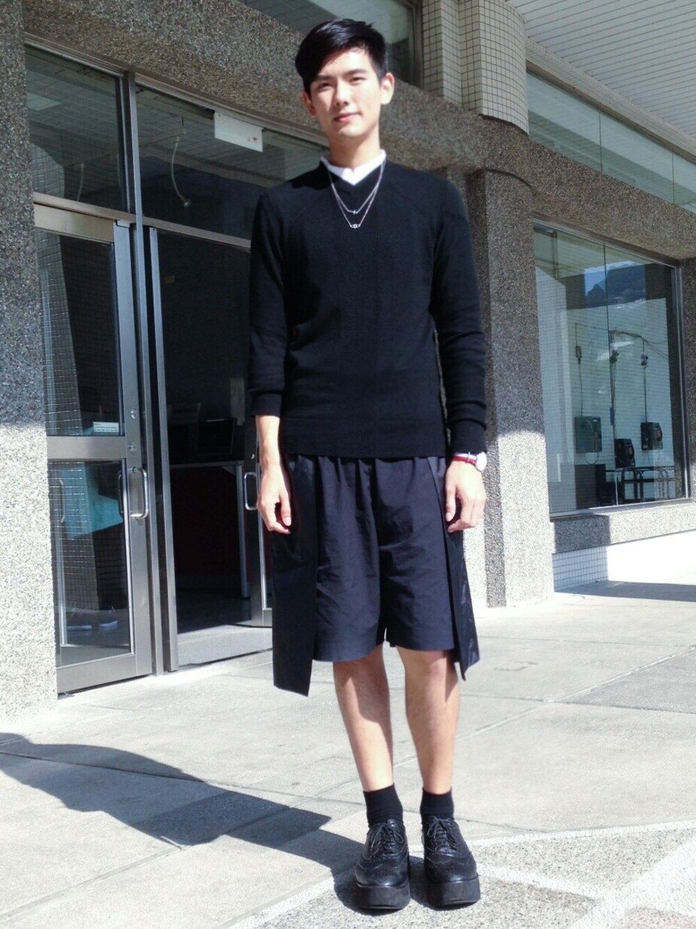 「Dleetのアイテム（その他パンツ、ブラック系）」を使った、石詮さん（メンズ・178cm）の夏コーディネートの1枚目の写真