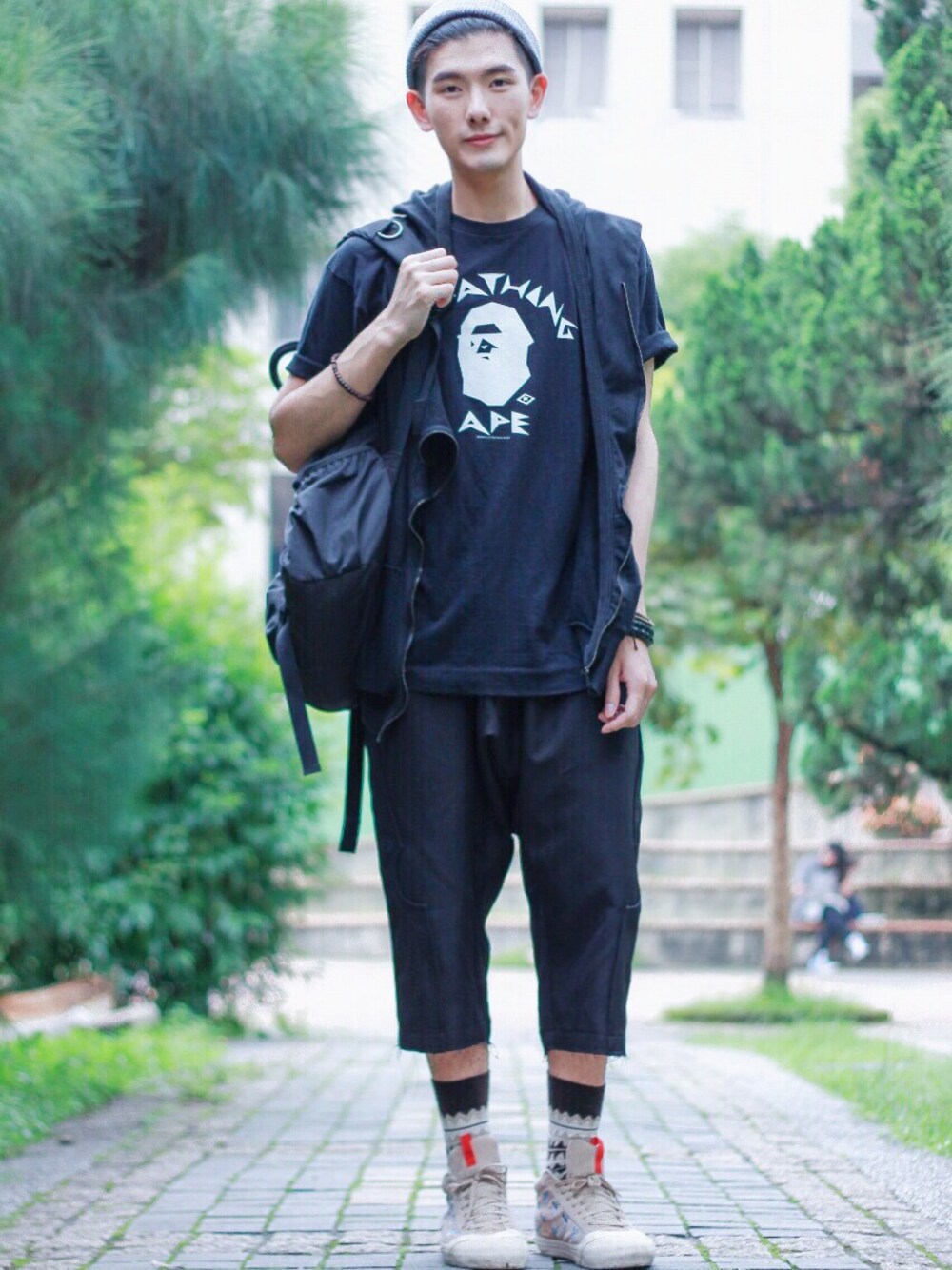 「Chainloop」｜「A BATHING APEのアイテム（Tシャツ/カットソー、ブラック系）」を使った、石詮さん（メンズ・178cm）の夏コーディネートの1枚目の写真