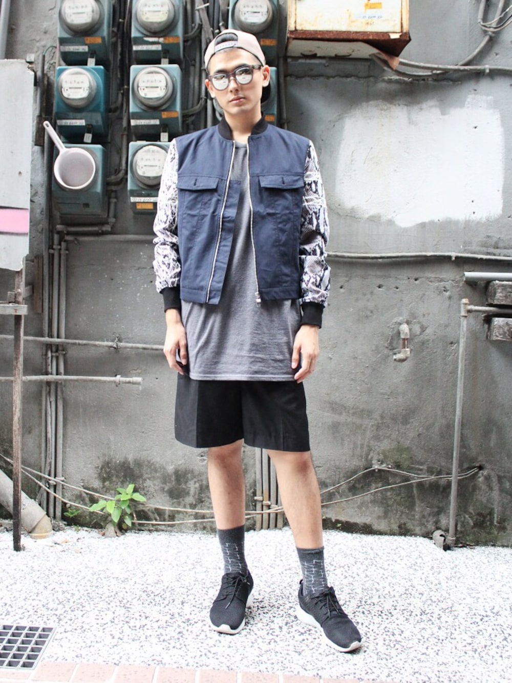 「Desaccordのアイテム（その他アウター、ブルー系）」を使った、石詮さん（メンズ・178cm）の冬コーディネートの1枚目の写真