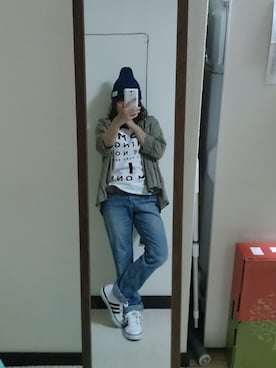 「白いスニーカー」｜「アイテム（ニットキャップ/ビーニー）」を使った、あきさん（レディース・150cm）の春コーディネート