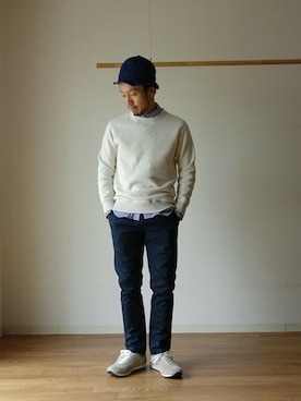 「MANUAL ALPHABET（マニュアル アルファベット）のアイテム（チノパンツ）」を使った、comoda上西猛夫さん（メンズ・168cm）の冬コーディネート