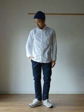 「MANUAL ALPHABET（マニュアル アルファベット）のアイテム（チノパンツ）」を使った、comoda上西猛夫さん（メンズ・168cm）の春コーディネート