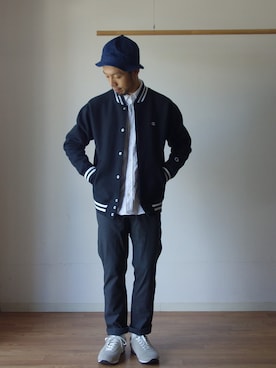 「Champion（チャンピオン）のアイテム（スタジャン）」を使った、comoda上西猛夫さん（メンズ・168cm）の冬コーディネート