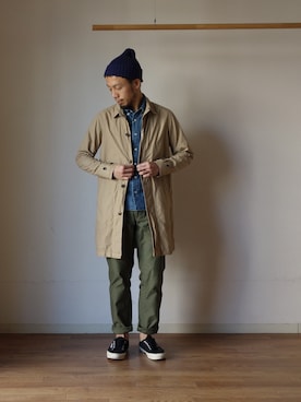 「MANUAL ALPHABET（マニュアル アルファベット）のアイテム（ステンカラーコート）」を使った、comoda上西猛夫さん（メンズ・168cm）の冬コーディネート