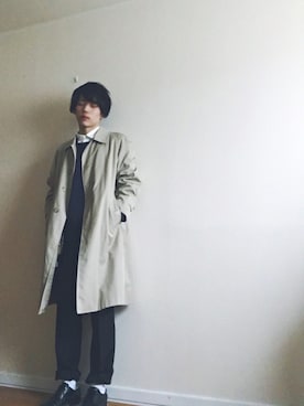 「白シャツ×ニット」｜「アイテム（ステンカラーコート）」を使った、Koさん（メンズ・168cm）の冬コーディネート