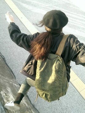 「アイテム（デニムパンツ、グリーン系）」を使った、Chia-Chen Leeさん（レディース・165cm）の冬コーディネート