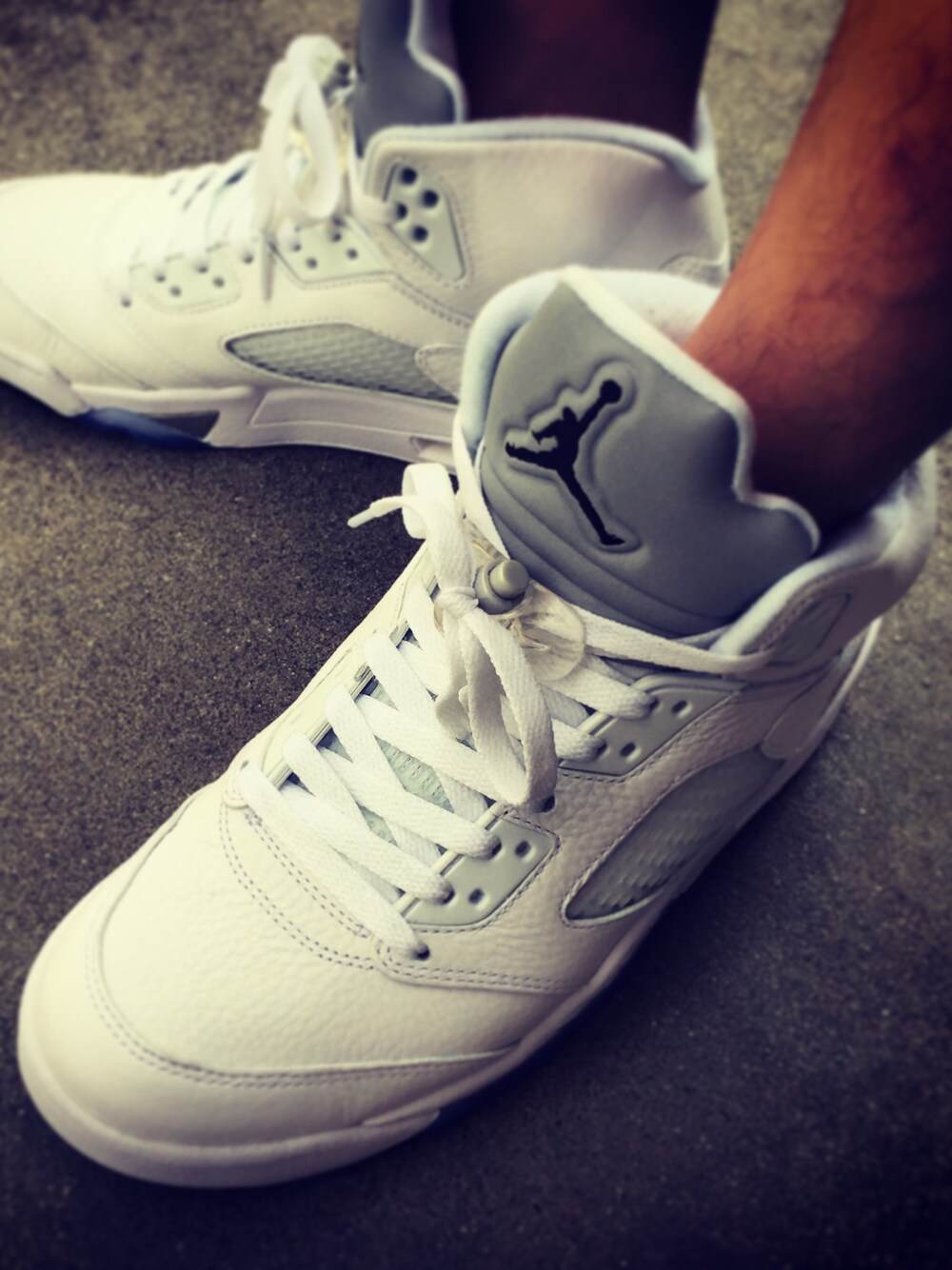 「AIR JORDAN、aj5、instagram」｜「AIR JORDANのair jordan V metellicsilver（スニーカー、ホワイト系）」を使った、#rawsneaker.さん（メンズ・160cm）の夏コーディネートの1枚目の写真