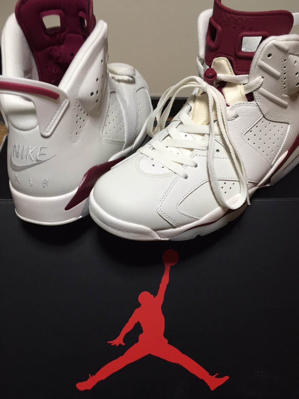 「NIKE、AIR JORDAN、Jordan、airjordan6、jordan6、AJ6、sneaker、kicks」｜「AIR JORDANのJORDAN AIR JORDAN 6 RETRO(384664-116)OFF WHITE/MAROON【ジョーダン エア ジョーダン 6 レトロ】 （スニーカー、ホワイト系）」を使った、#rawsneaker.さん（メンズ・160cm）の冬コーディネートの1枚目の写真