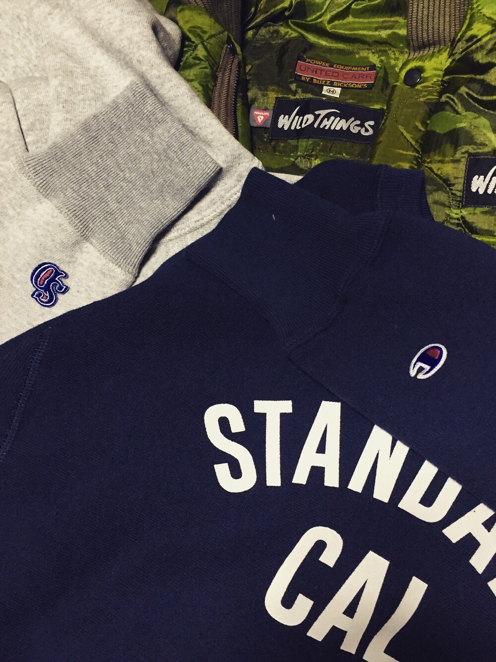 「WILDTHINGS、united carr、STANDARD CALIFORNIA、Champion、REVERSE WEAVE、リバースウィーブ、スウェット、パーカー、パーカー グレー、アウター」｜「STANDARD CALIFORNIAのCHAMPION × SD R ,W 101-5 SO（パーカー、グレー系）」を使った、#rawsneaker.さん（メンズ・160cm）の冬コーディネートの1枚目の写真