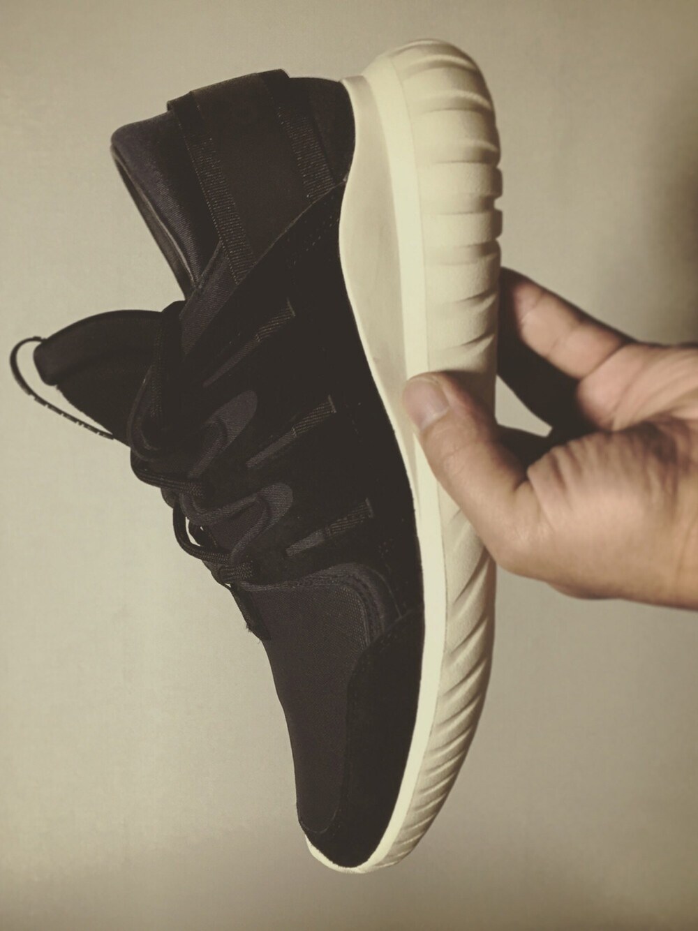 「tubular、tubular nova、adidas、adidas originals、adidas tubular、sneakers」｜「adidas Originalsのtubular nova （スニーカー、ブラック系）」を使った、#rawsneaker.さん（メンズ・160cm）の冬コーディネートの1枚目の写真