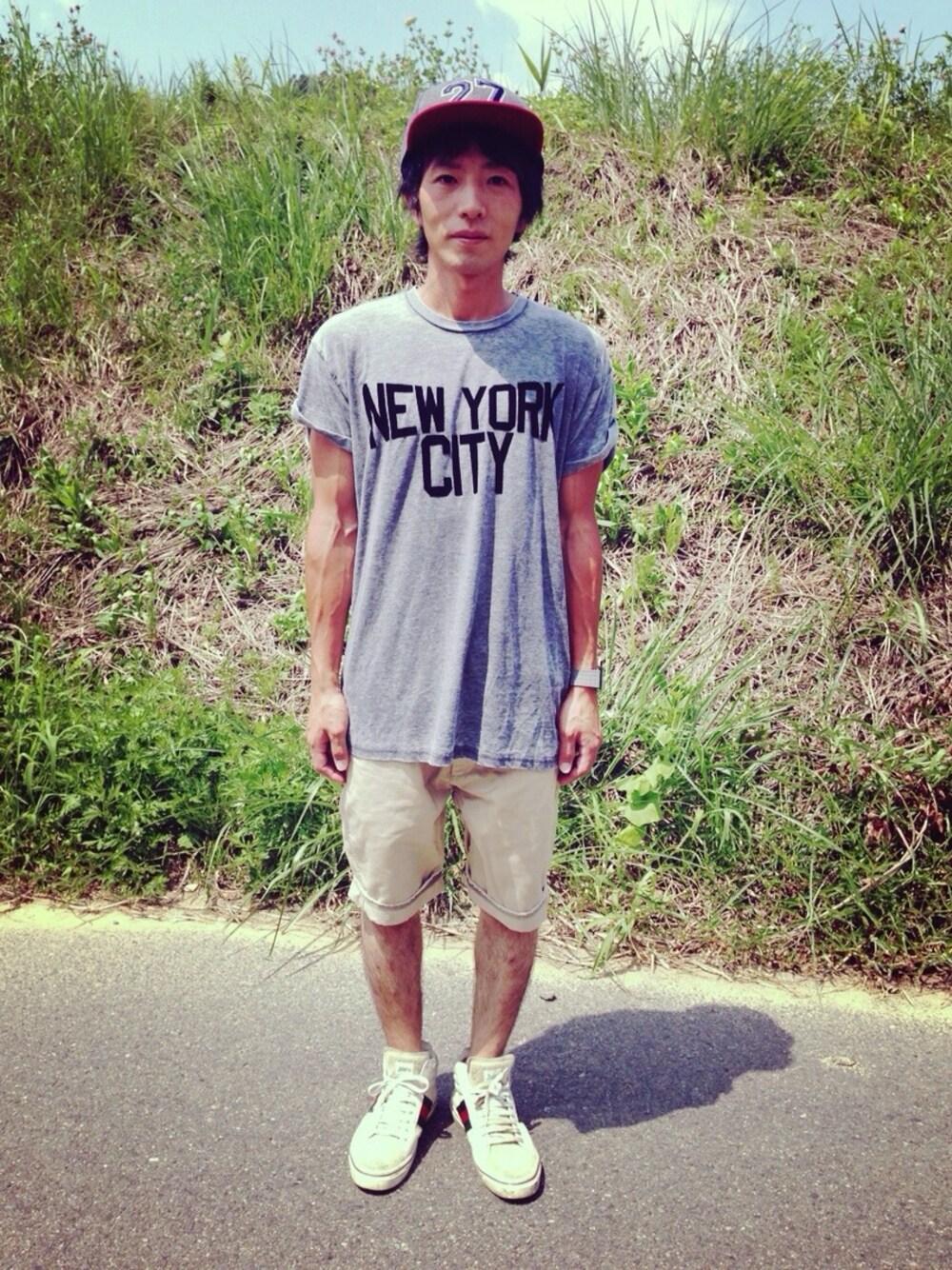「オーバーサイズ」｜「TOPMANのGREY '27' MELTON SNAPBACK CAP（キャップ、グレー系）」を使った、ロンハーマンさん（メンズ・167cm）の春コーディネートの1枚目の写真