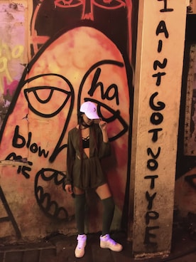 「NECESSARY or UNNECESSARY（ネセサリーオアアンネセサリー）のアイテム（オールインワン・サロペット）」を使った、Estefania E Ochoaさん（レディース・168cm）の秋コーディネート