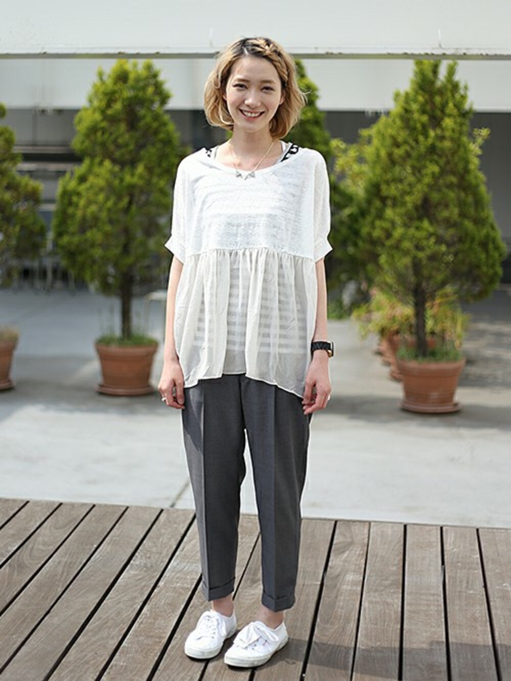 「スラックス、ボーダートップス、SUPERGA」｜「And Aのダメージ Lo (SUPERGA)（スニーカー、ホワイト系）」を使った、わかさん（レディース・160cm）の春コーディネートの1枚目の写真